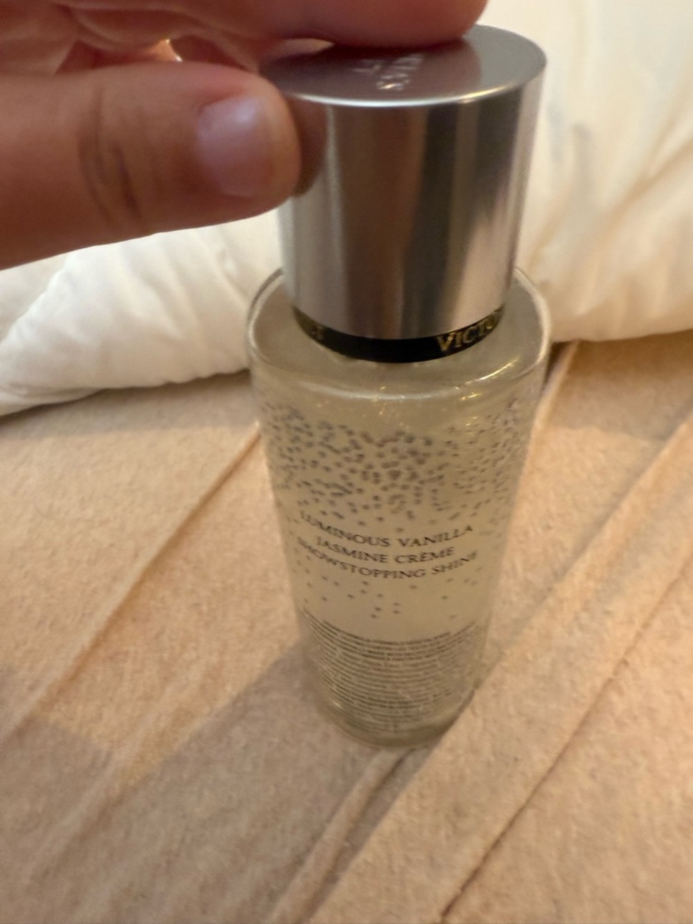 NEW VICTORIAS SECRET RUNWAY SHIMMER - Picture 2 of 3